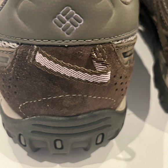 Columbia Brown and Cream Athletic Shoes for Outdoor Adventures - Picture 5 of 6